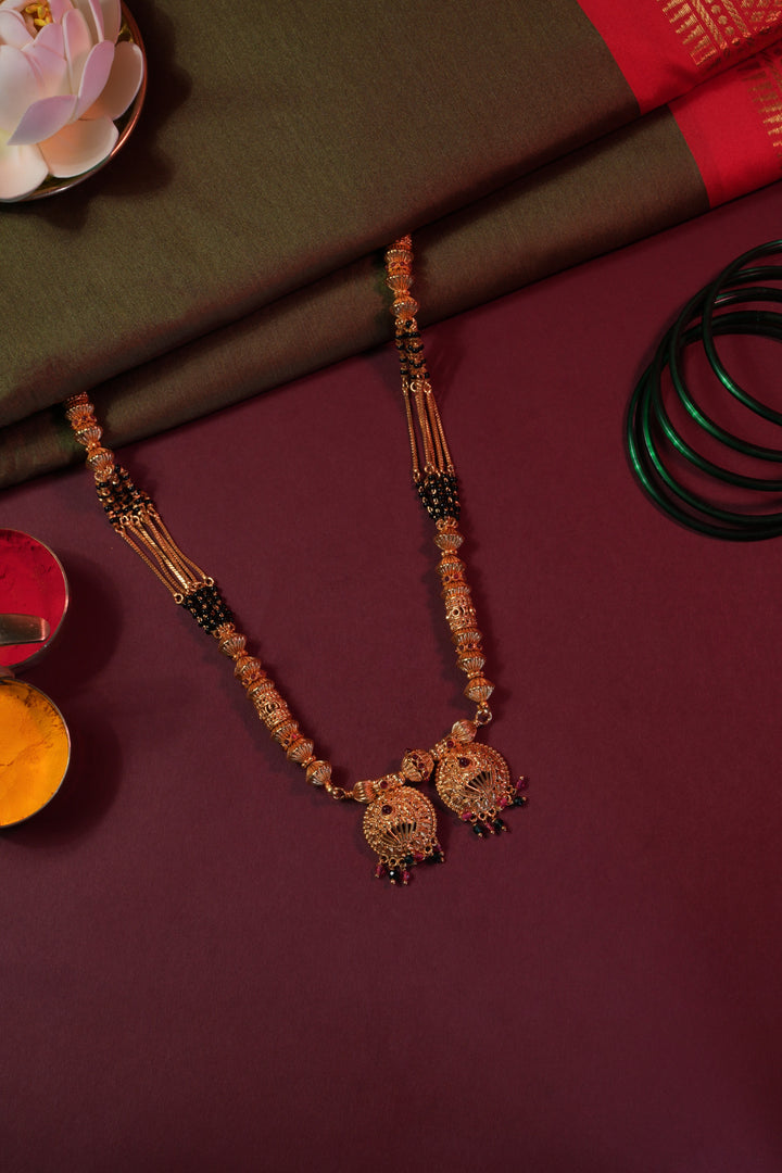 Geru finish short flower peacock pendant